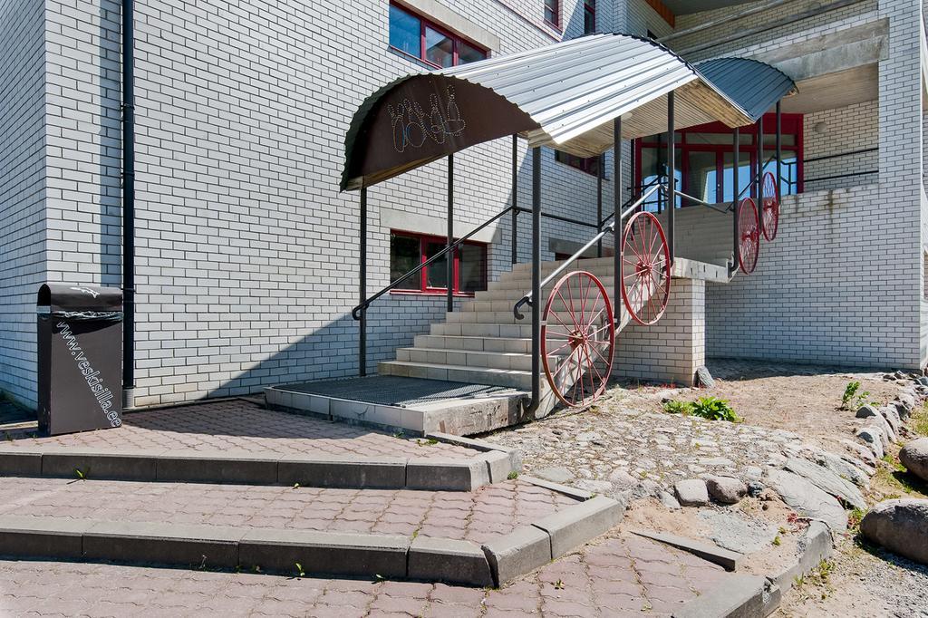 Veskisilla Hotel Türi Exteriér fotografie